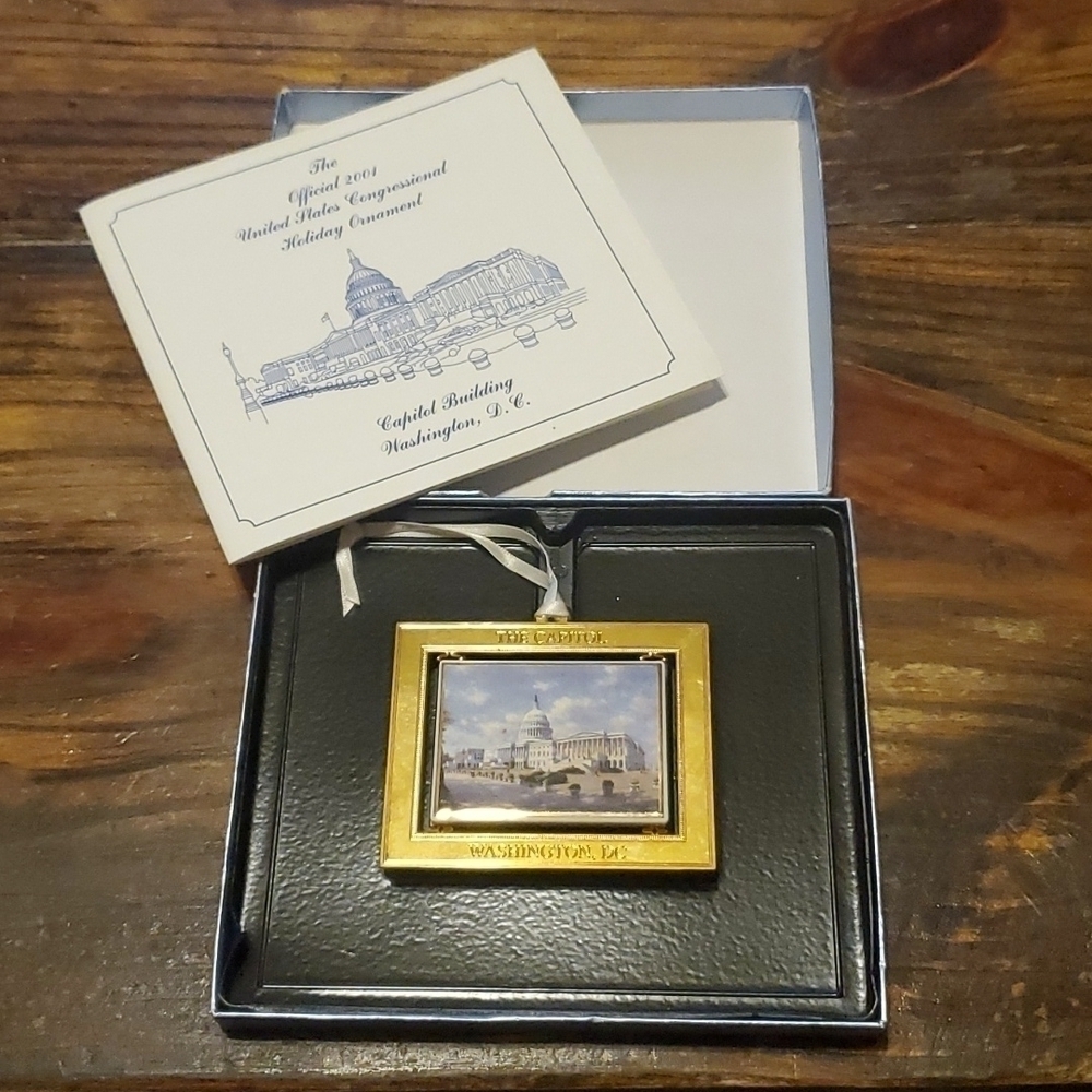 𝅺UNITED States Congressional Holiday Ornament 2004 The Capitol Building